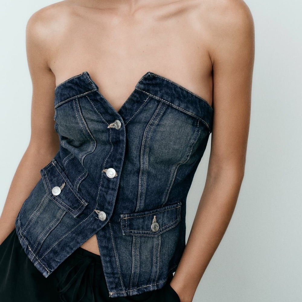 Fitted dark denim jeans top